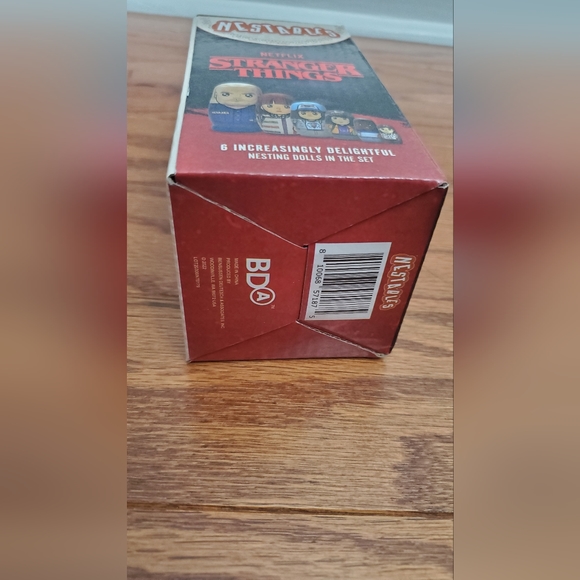2022 Stranger Things Nestables Wooden Nesting Dolls (6 Dolls in 1). - Picture 5 of 15